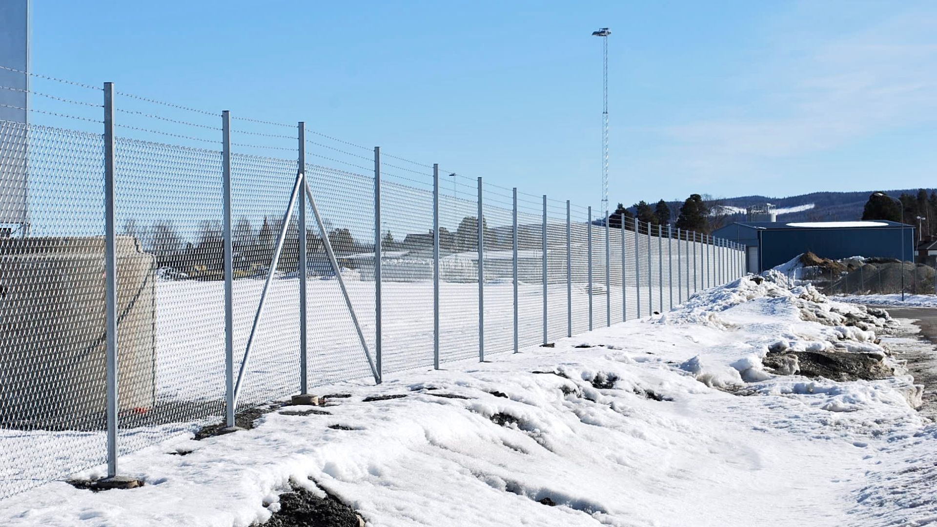 Stabil Stängsel flätverkstängsel - industristängsel för industriområden och handelsområden.